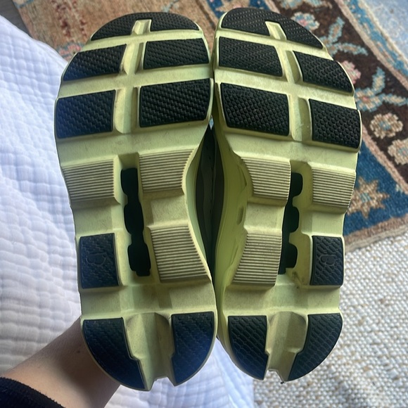 ON Cloudmonster Women’s ‘Nimbus Hay’ Size 9 Running Shoes - Picture 4 of 4